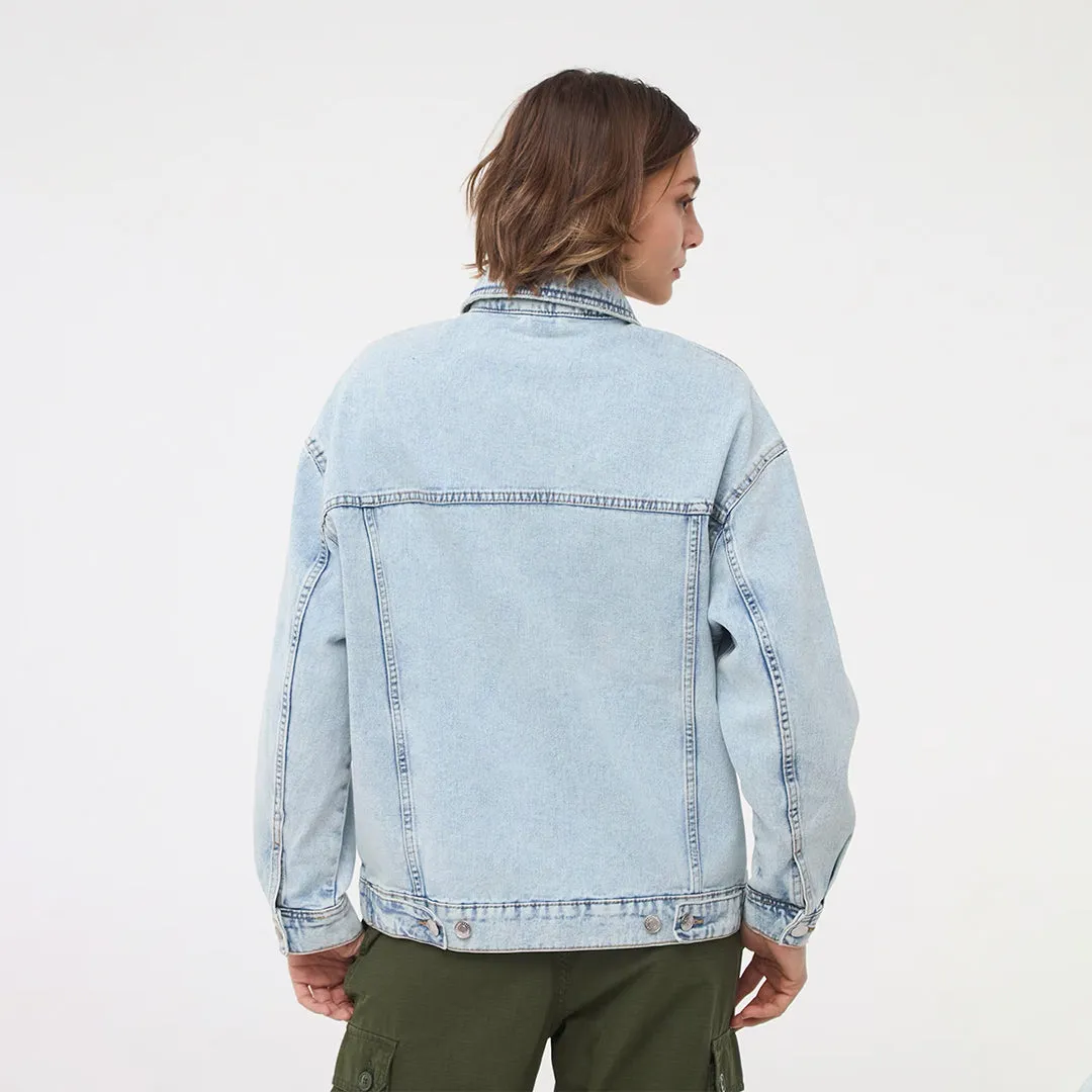 Stylish Fitted Denim Jacket with Customizable Details