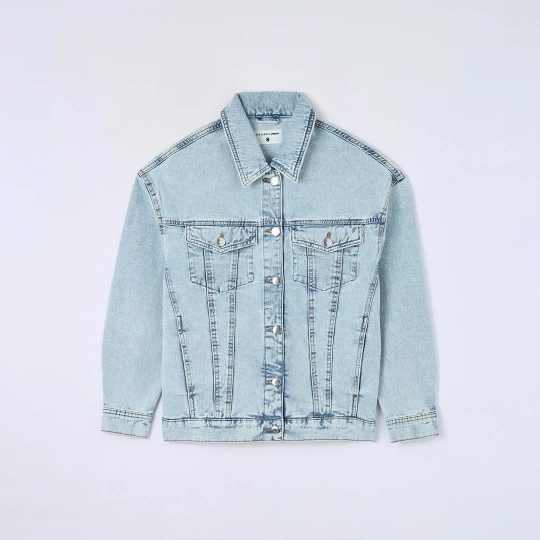 Stylish Fitted Denim Jacket with Customizable Details