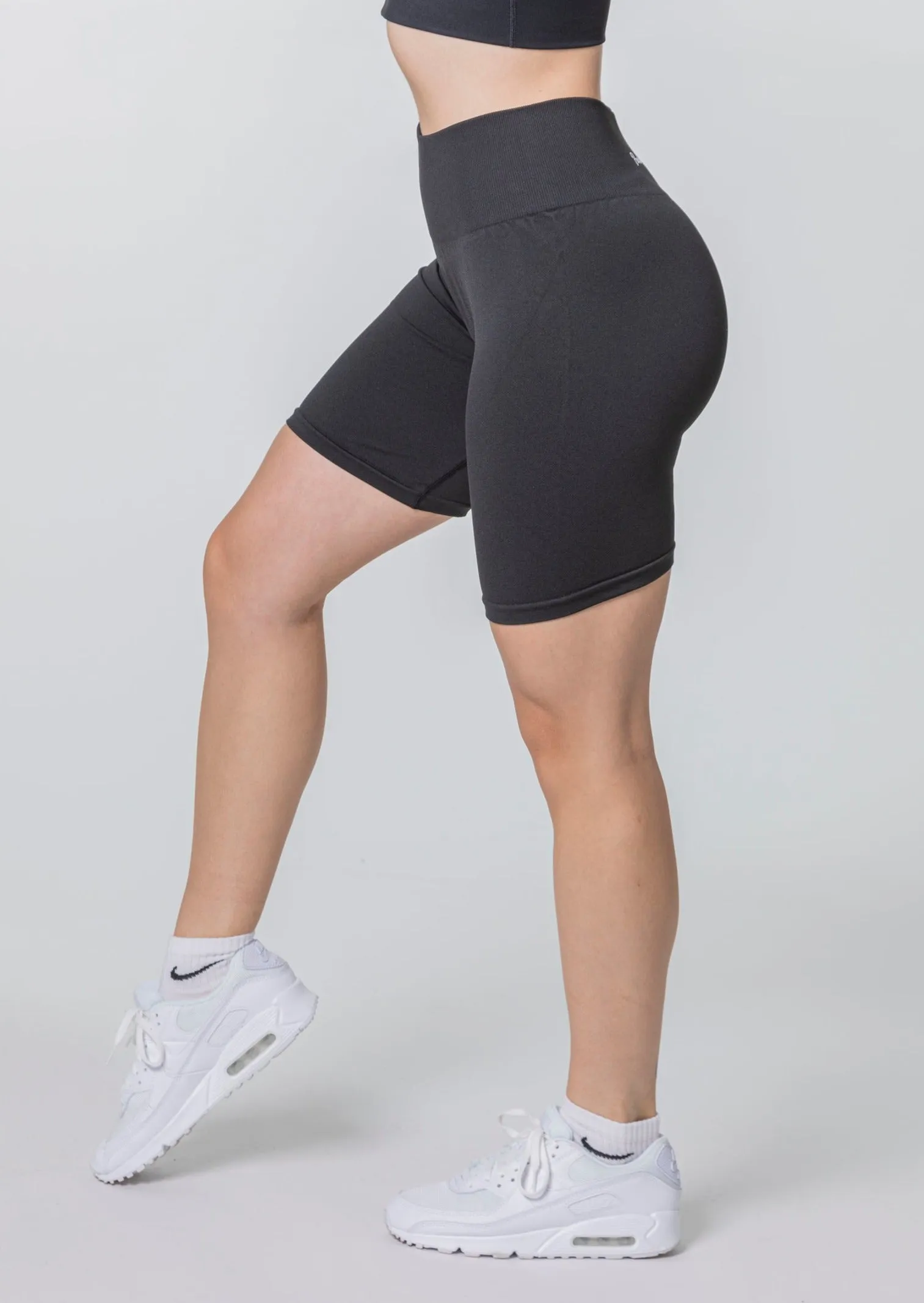 KYLIE Seamless Scrunch Shorts