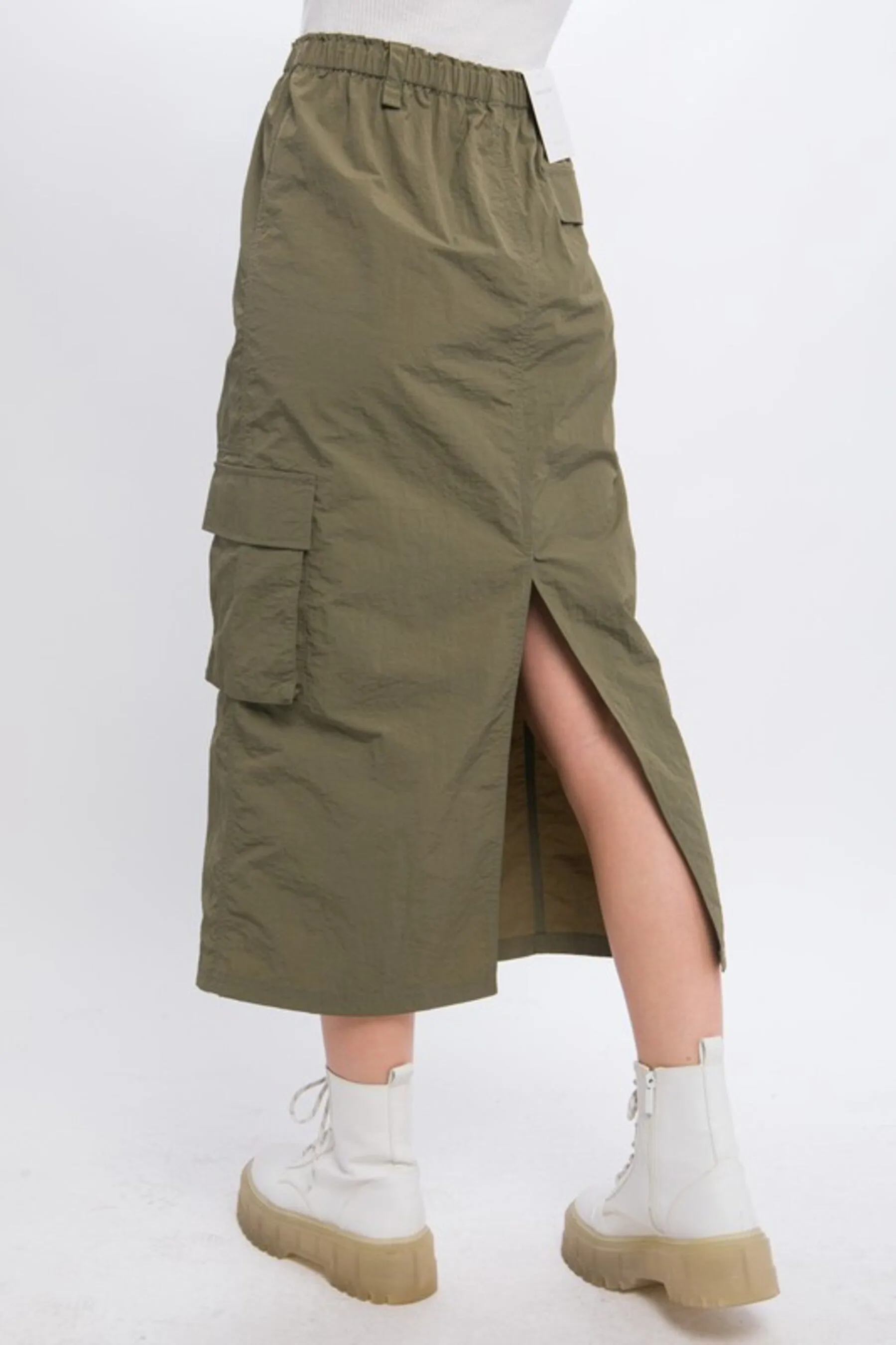 Women's Cargo Skirt With Side Pocket Detail And Rear Slit